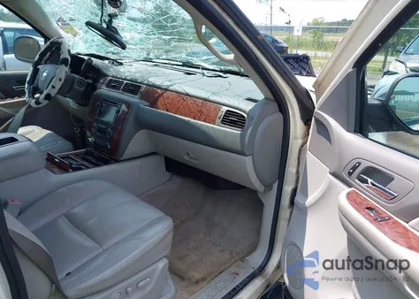 2008 Chevrolet Suburban 1500 Ltz z USA, uszkodzony, nr VIN 1GNFC16JX8R252506